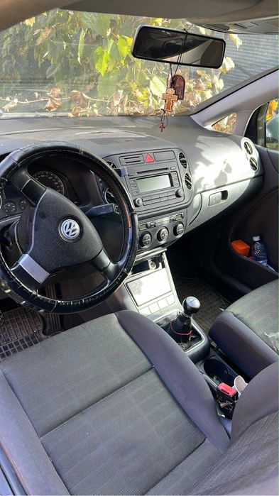 Vand Golf 5 plus din 2007 lovit partea stanga