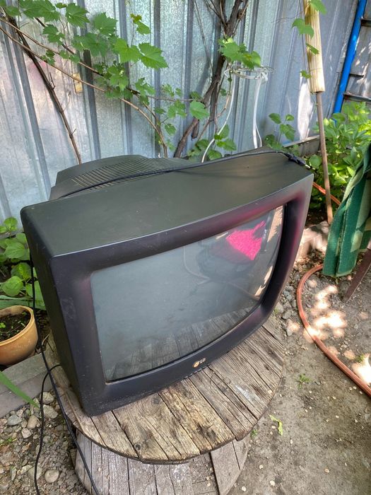 Продам телевизор LG