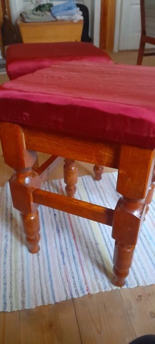 Vând tabureti noi de bucătărie din paltin strunjit