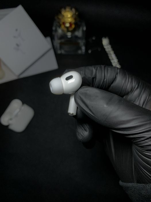 AirPods Pro 2 • Cutie + Cablu