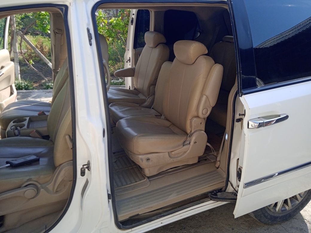KIA Carnival 2007   sotiladi.