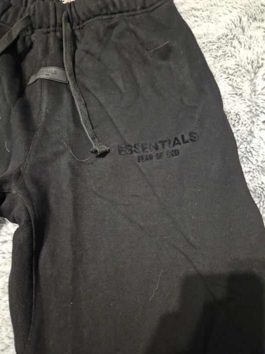 Pantaloni negri essentials