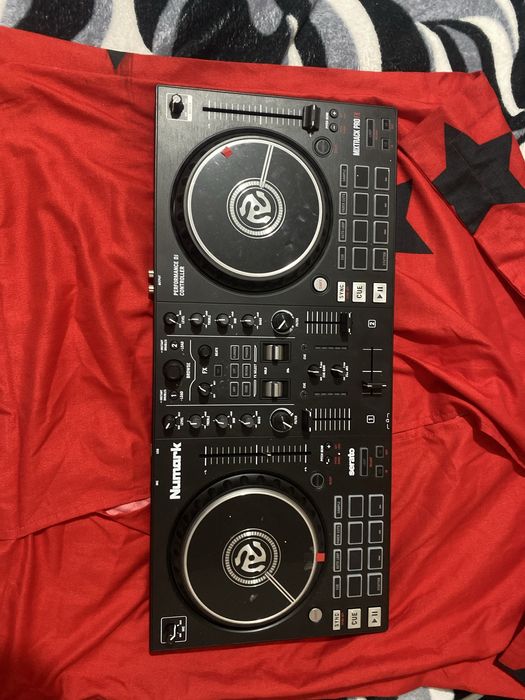 Vand Controlar dj   Urgent !  Astept