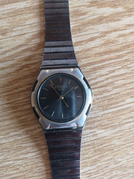 Продавам часовници 1бр. CITIZEN 1бр. Дамски SEIKO