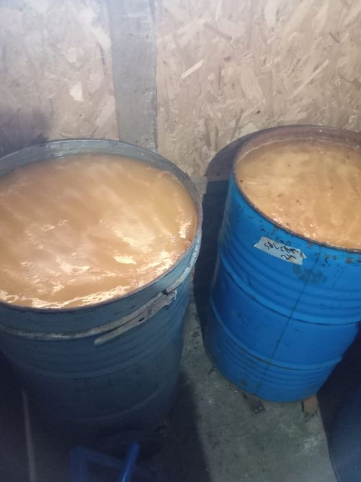 Vand miere de albine,sortiment miere de salcam