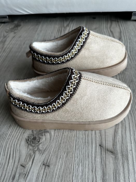 Model incaltaminte similar cu ugg