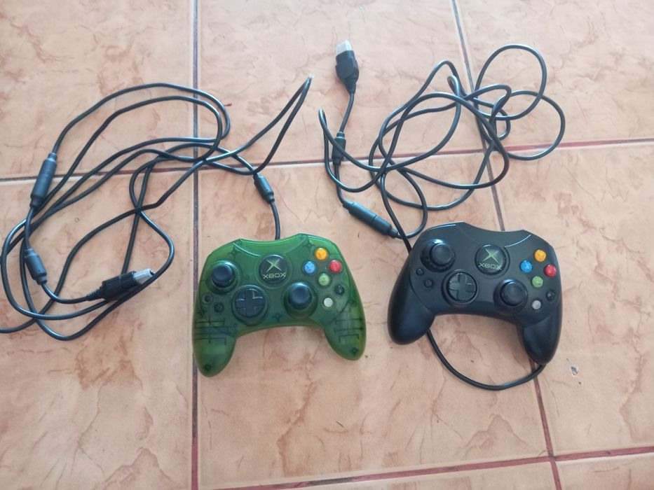 Vând maneta de xbox 360 cu fir