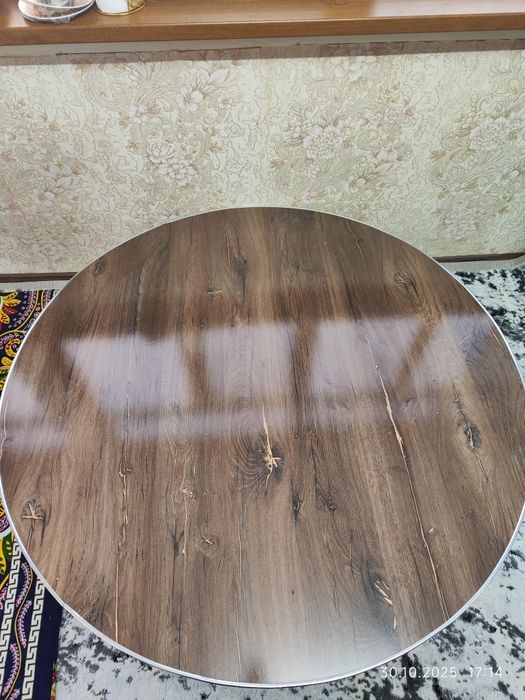 Круглый стол  с диаметром 1,5м