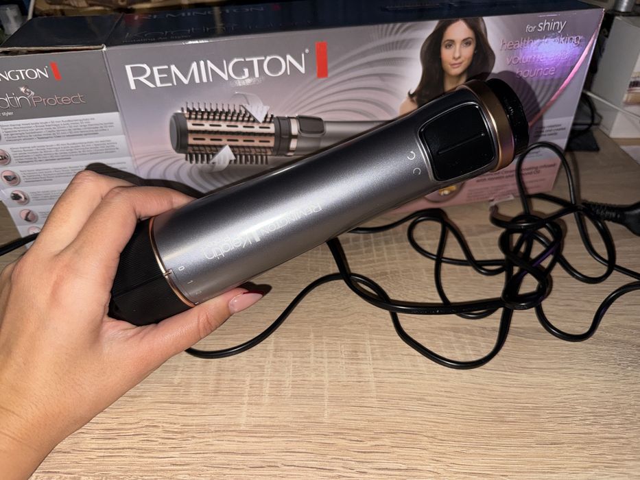 Въртяща се четка-сешоар за коса на марката Remington