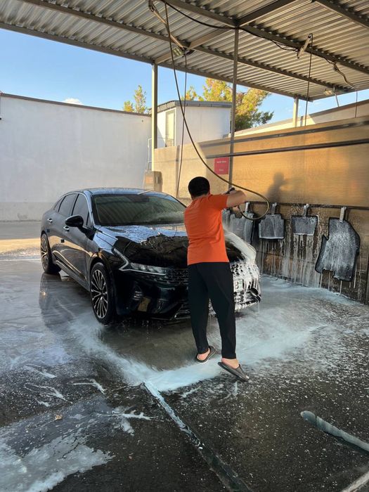Kia k5 2023 qora rang operski