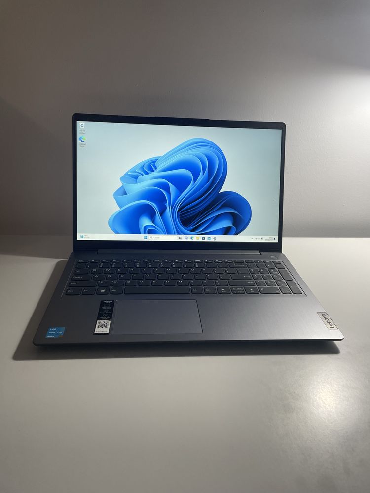 Laptop ultraportabil Lenovo