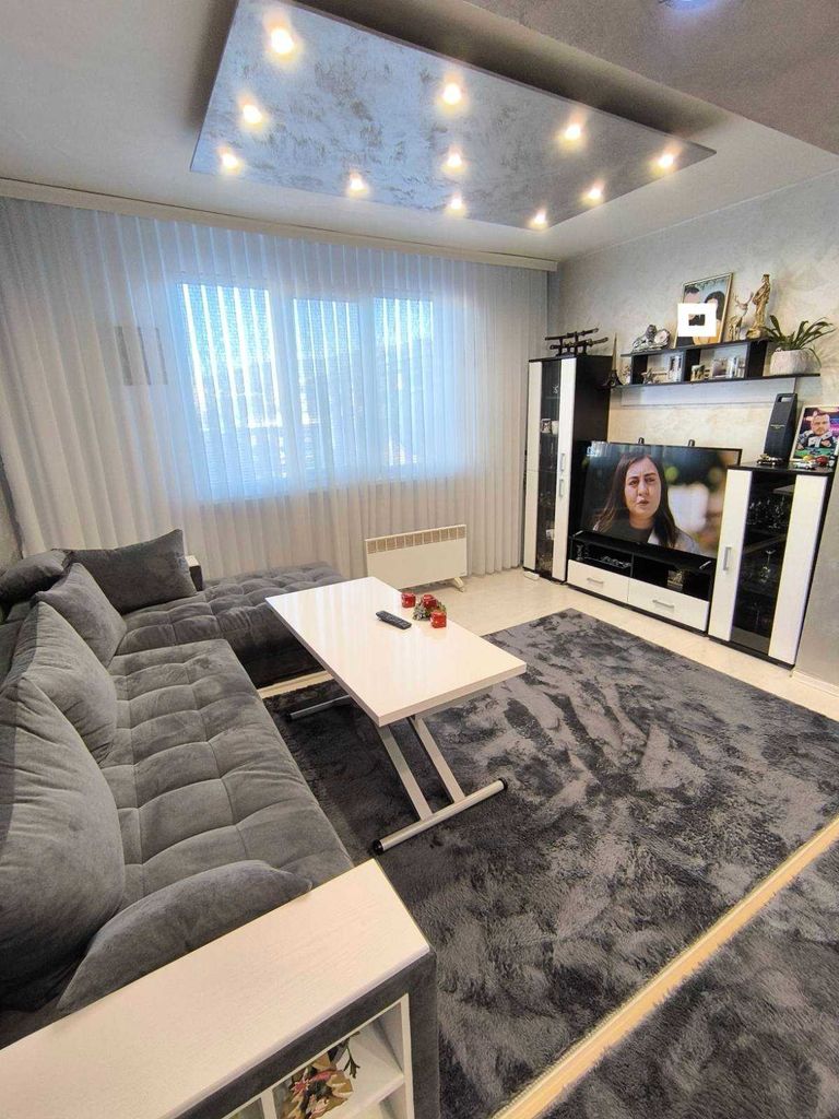 Продава се Тристаен апартамент в Перник, Център - 89 кв.м за 1574 €/кв.м - Снимка #1