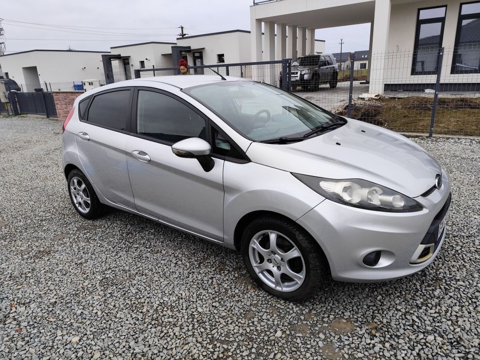 Vând Ford Fiesta