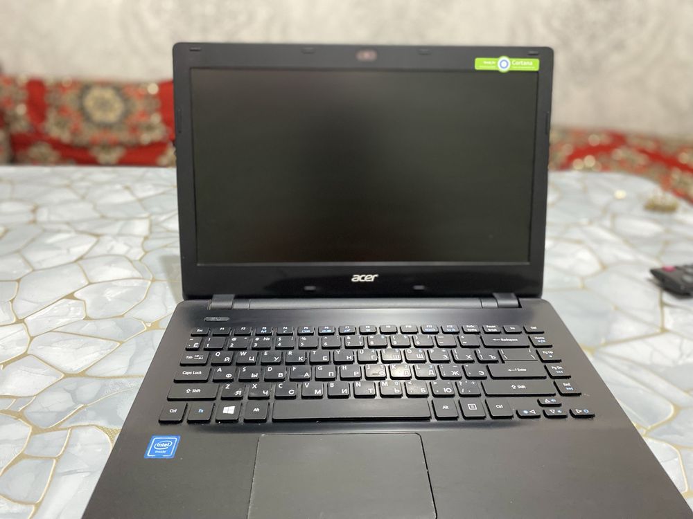 Notebook acer komyuter sotiladi