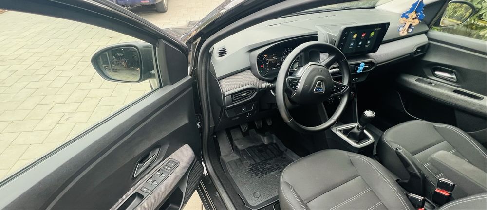 Logan 2022  35 000 km