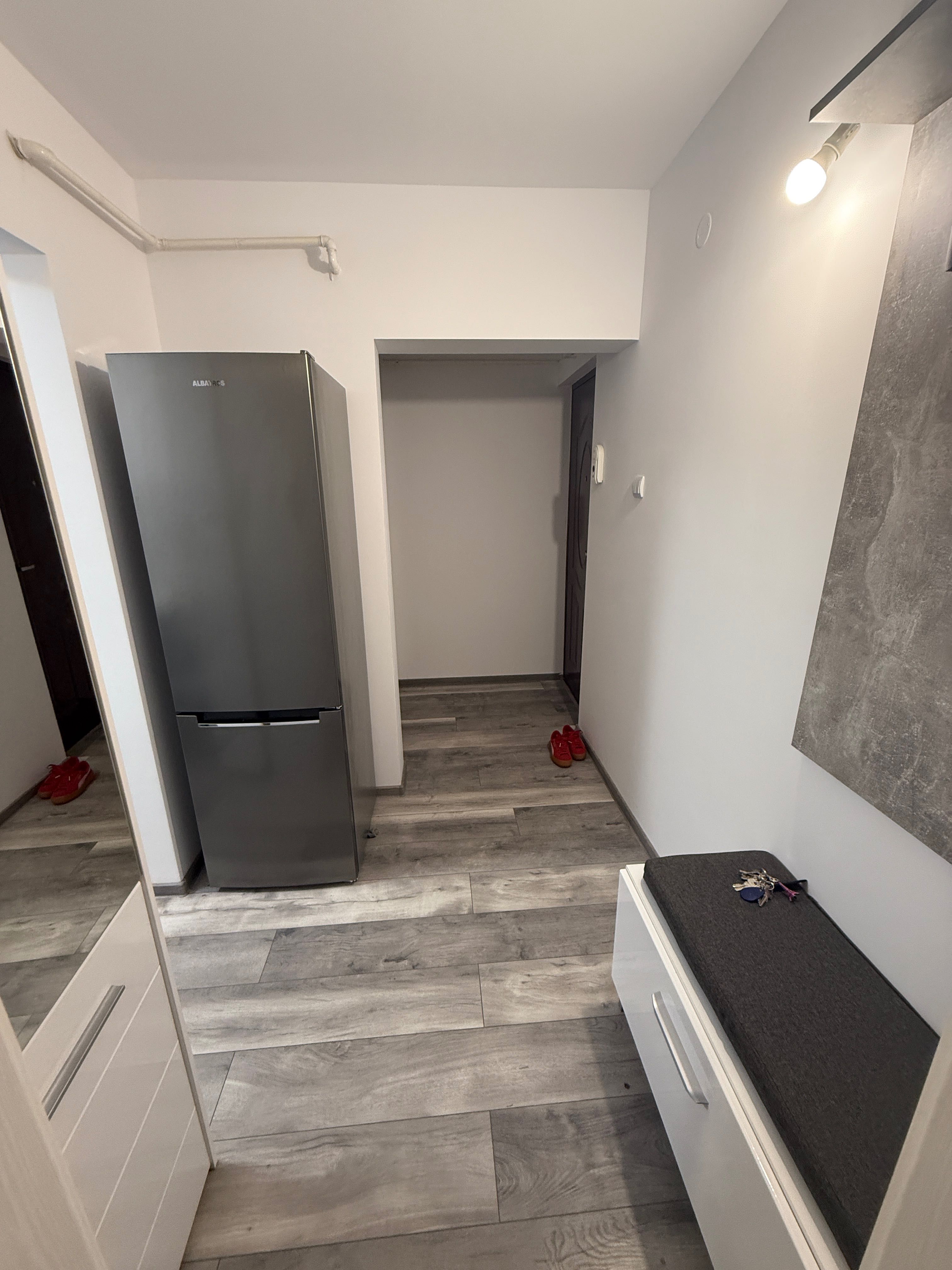 VÂND Apartament cu 3 camere in Simeria