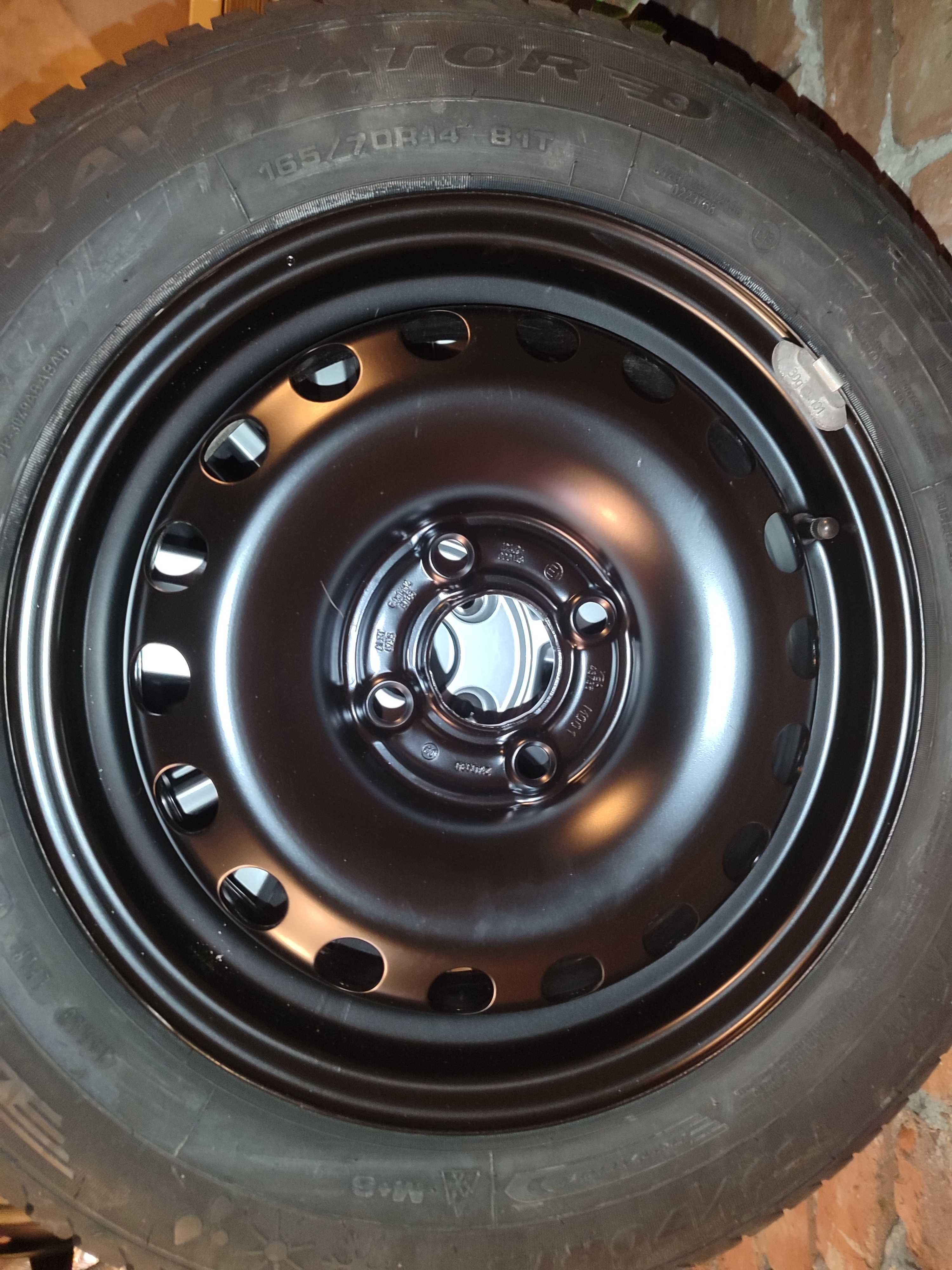 Джанти за VW Up 5,5Jx15 ET40+гуми Goodyear 185/55/15 86V+ц. капачки.