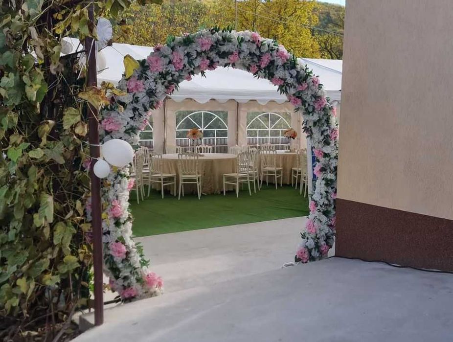 Vand 2 arcade florale plus alte accesorii de nunta