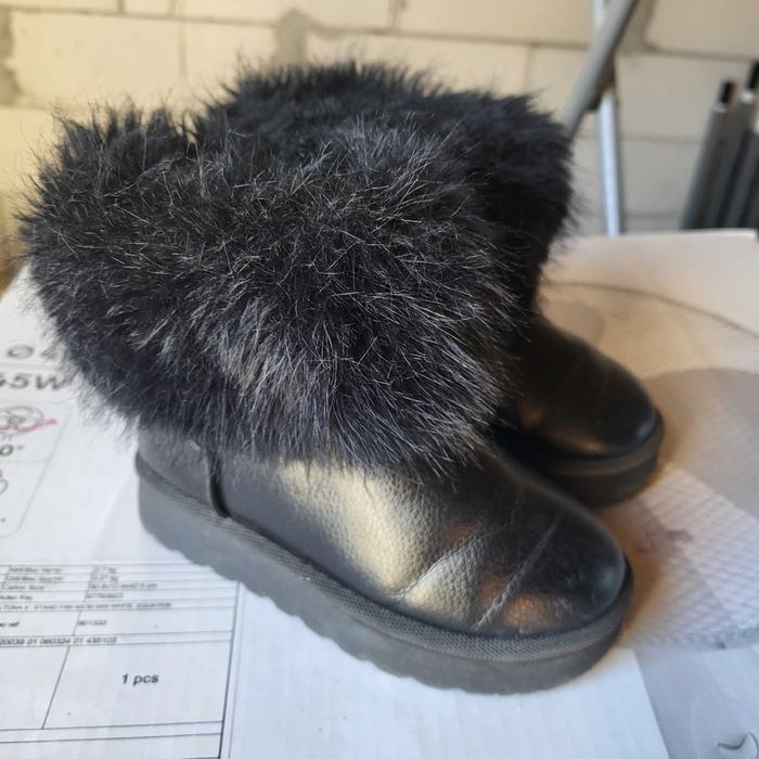 Ugg fetita marimea 28