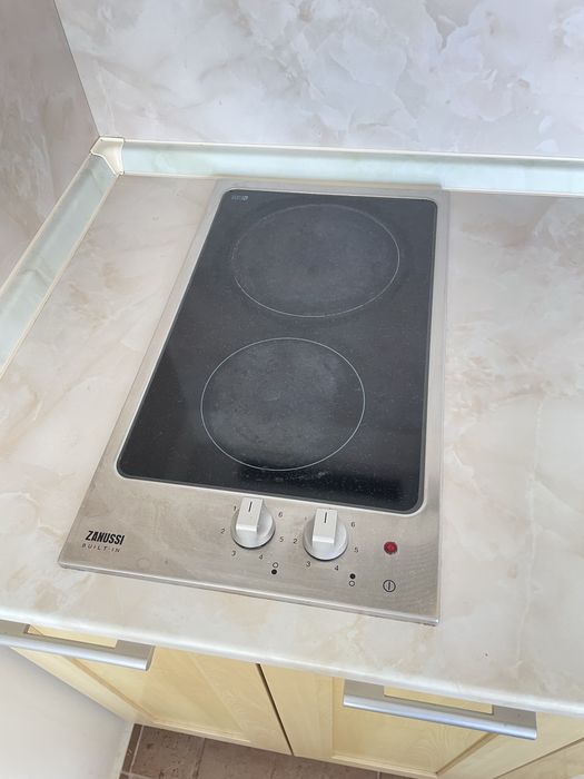 Кухня със уреди може и по отделно