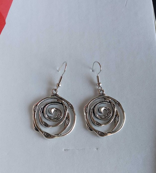 Нови, сребърни обеци.12 различни модели.  В кутия за подарък.