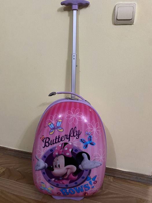 Продам детский чемодан на колесиках