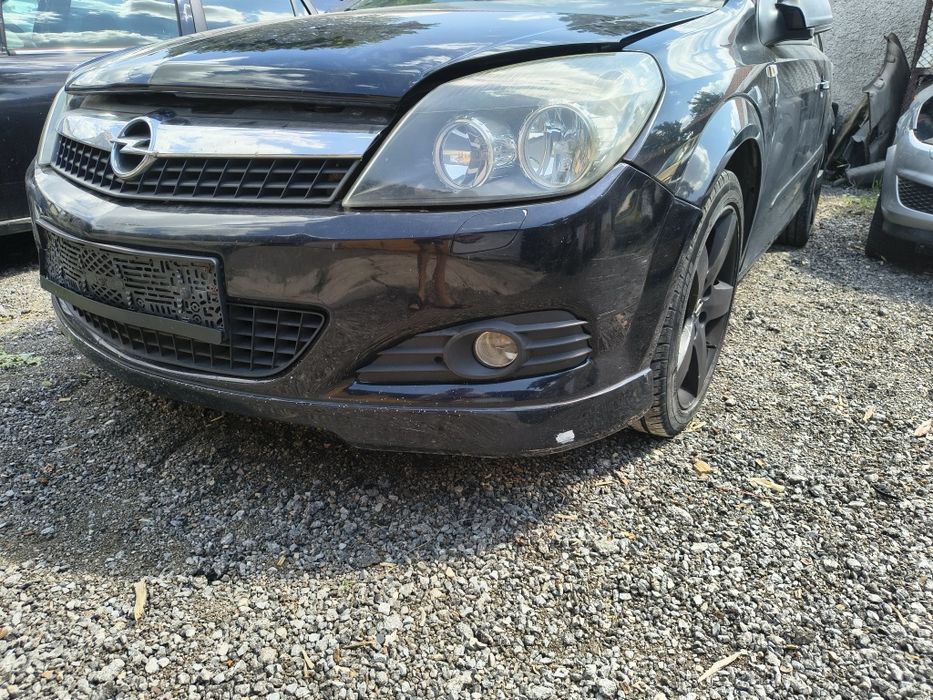 Предна броня за  Opel Astra H