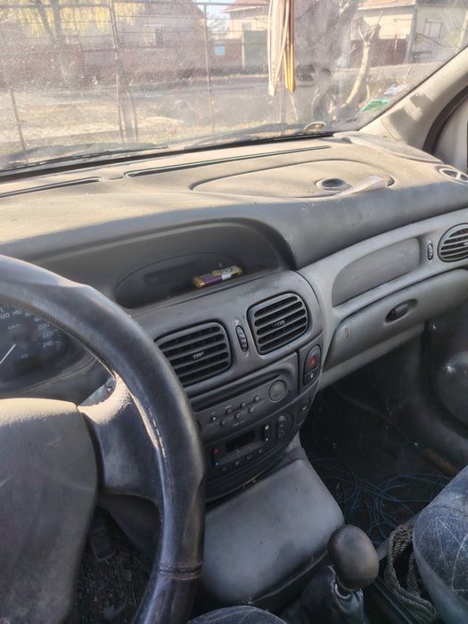 Vând Renault scenic 1