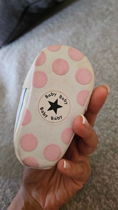 Бебешки обувчици