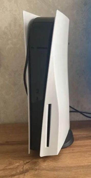 Продам приставку PS5 б/у
