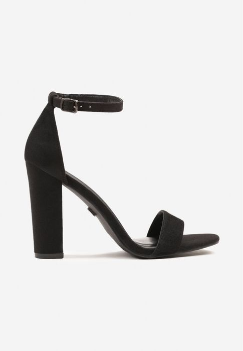 Sandale negre cu toc !