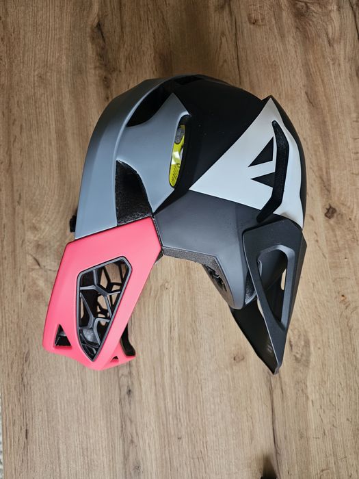Каска за колело Dainese