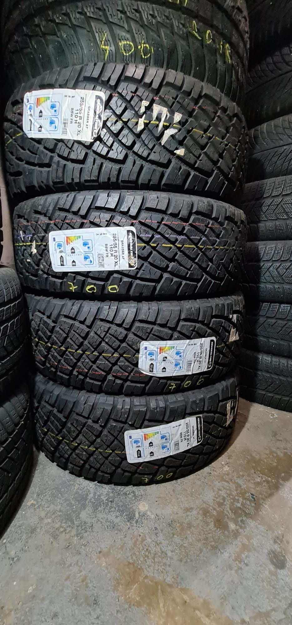 Anvelope iarnă Noi 255 55 20 General și 245 65 17 Goodyear m+s