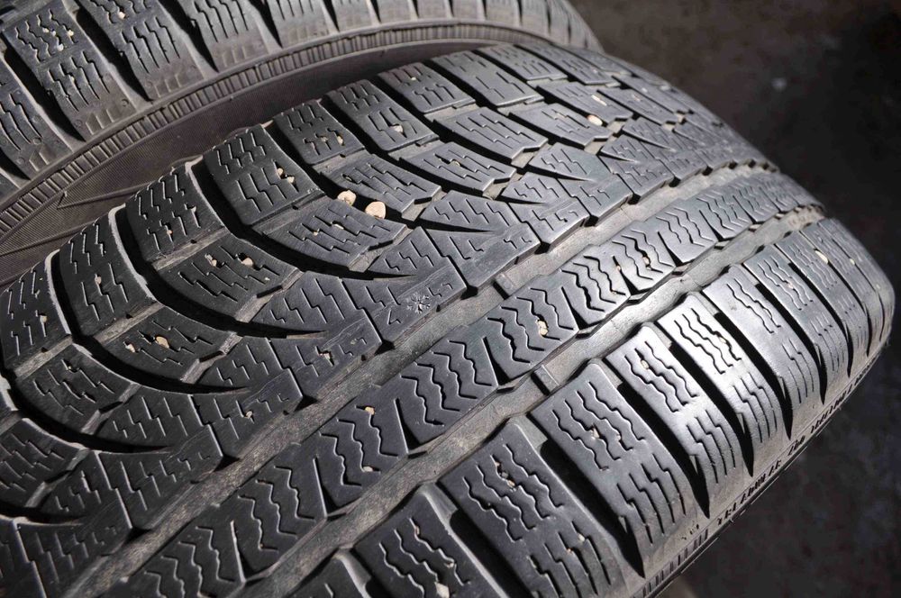 SET 2 Anvelope Iarna 225/55 R17 NOKIAN WR A4 101V