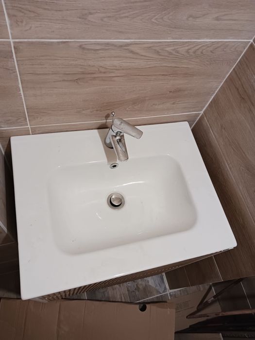 Vand masca si chiuveta noi!