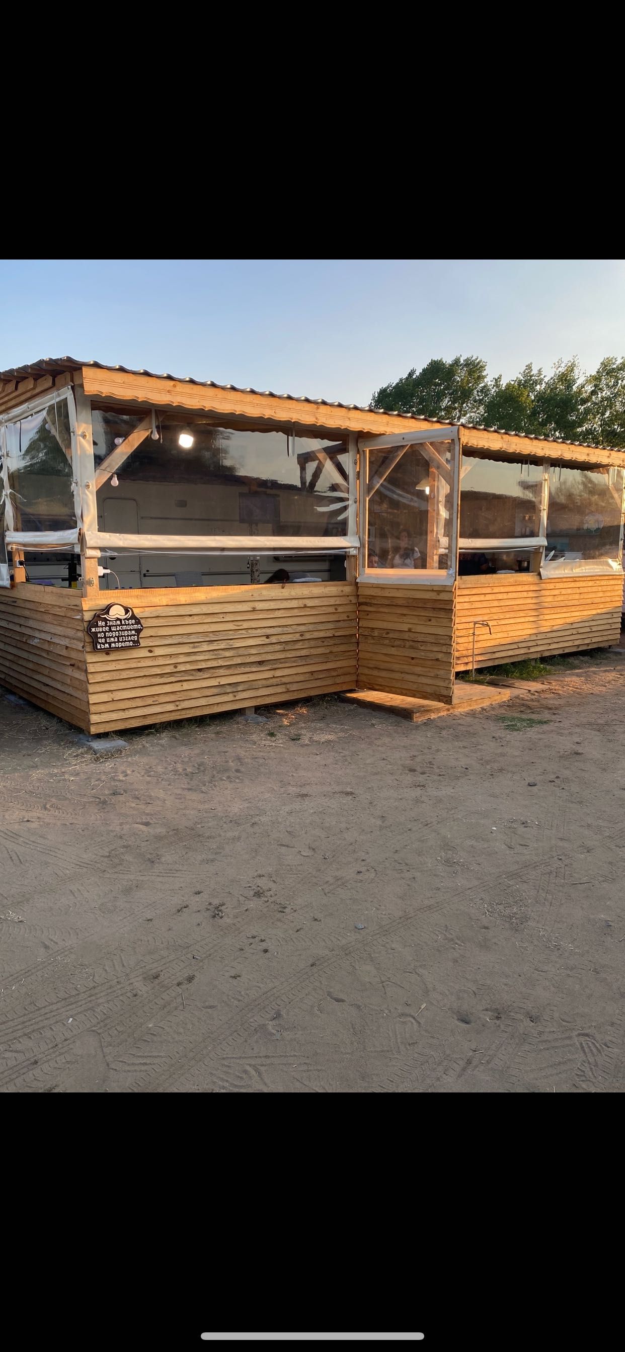 Продавам Каравана на морето с изграден навес