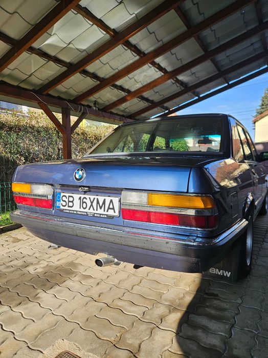 Retromobil BMW 520 I / E28 1983