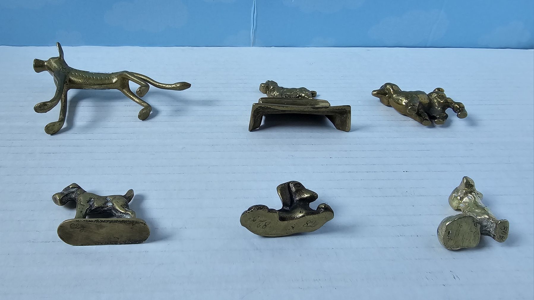 Lot miniaturi-câini din bronz