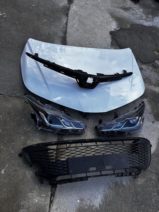 Faruri stânga dreapta capotă motor grilă toyota corolla e21.