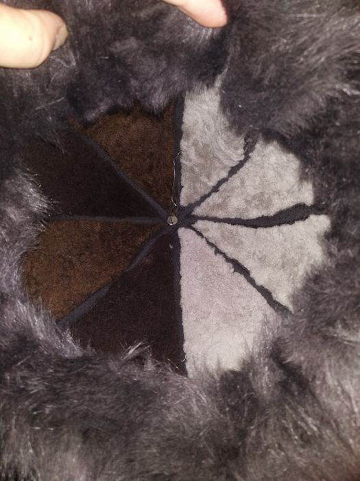 Шапка от естествена кожа пухкава