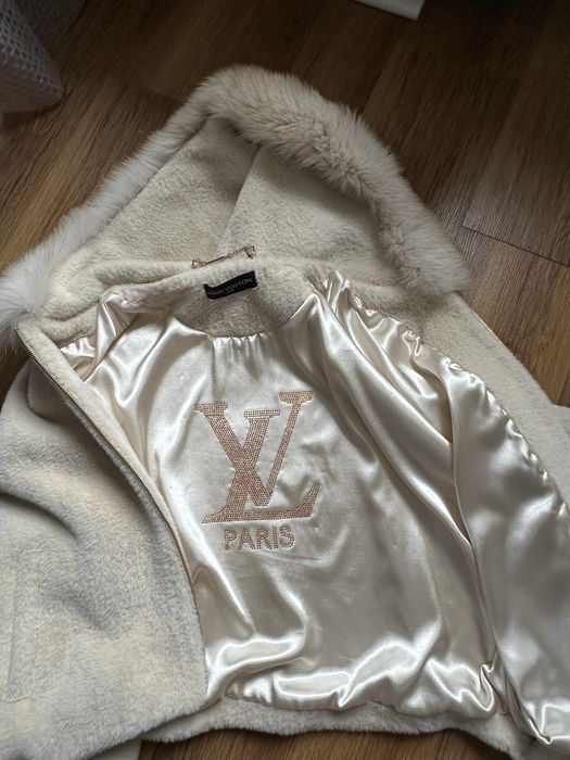 Haină ALCANTARA, LOUIS VUITTON,cu gluga cu blană naturala de vulpe,