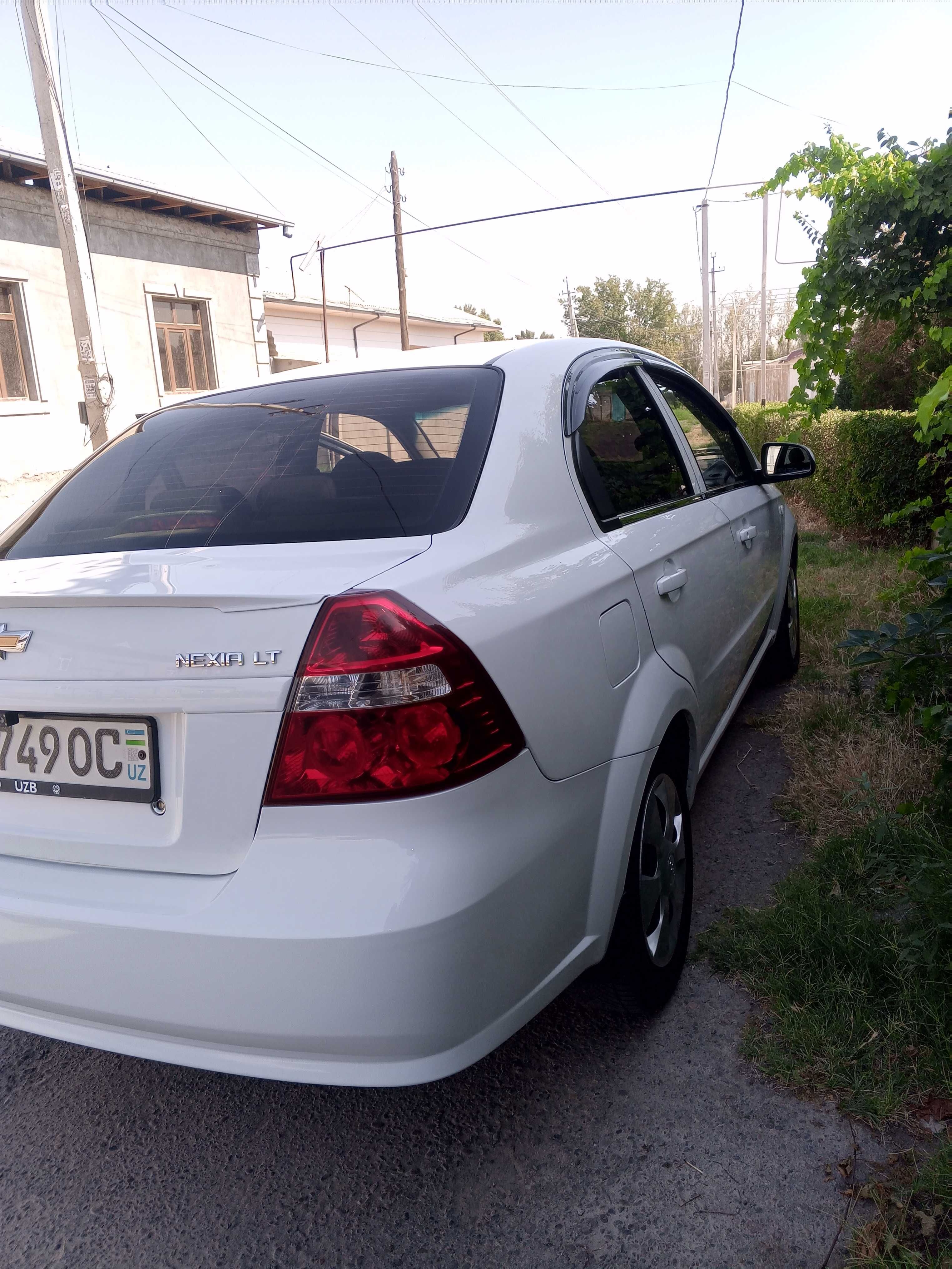 Nexia 3 sotiladi.