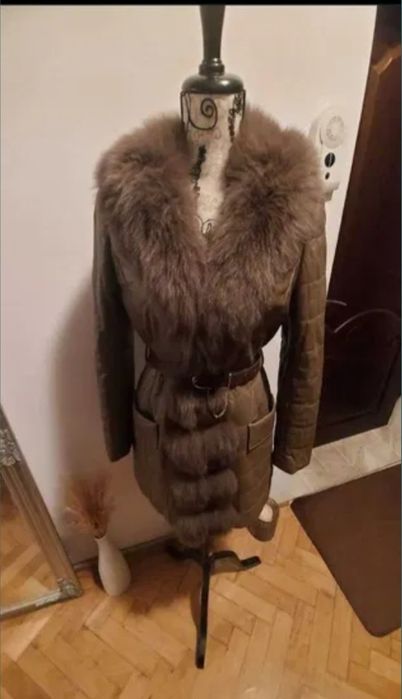 Haina dama din piele cu guler din blana naturală
