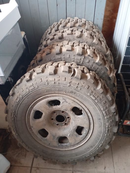 Set roți off-road 235/70R16