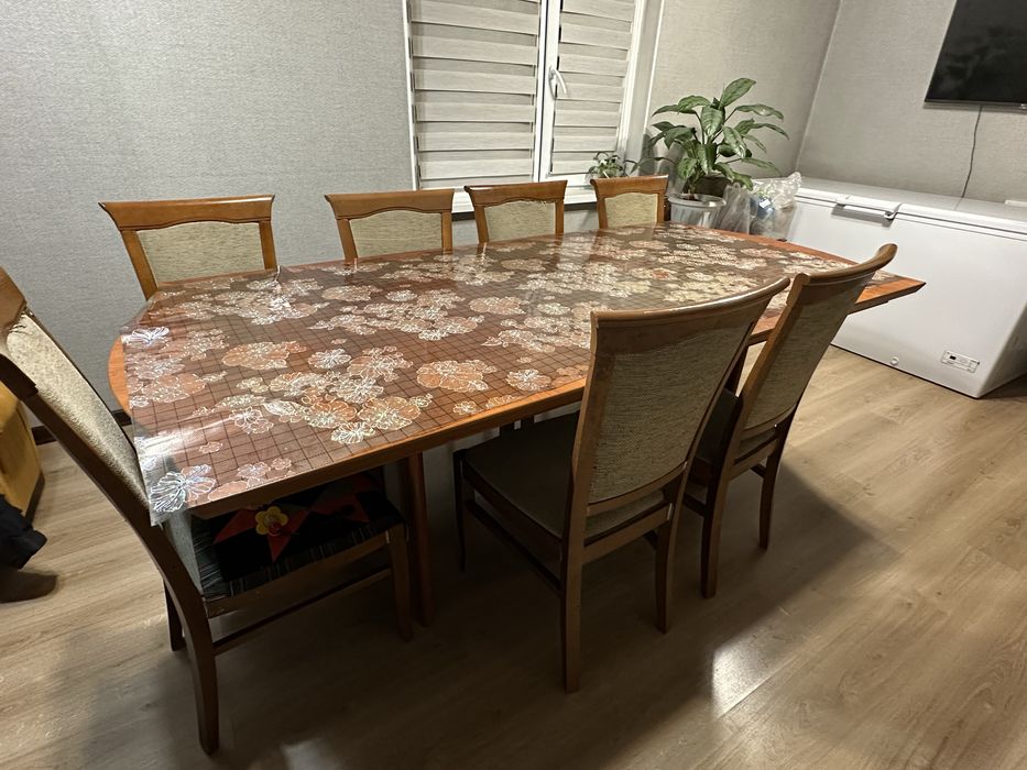 Стол со стульями