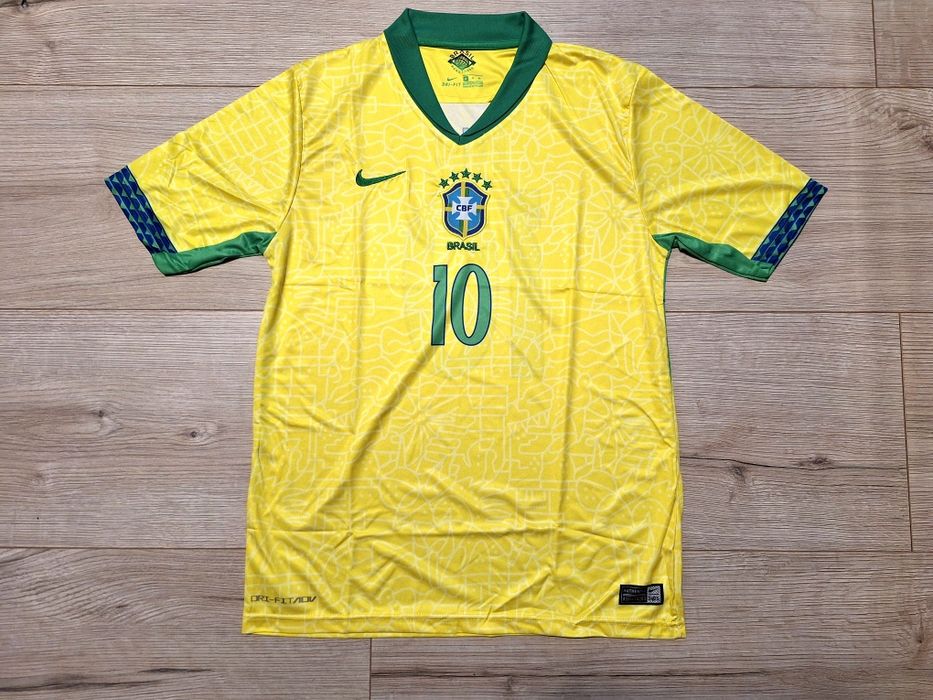 Футболна фланелка на ПЕЛЕ Бразилия нов модел!!!