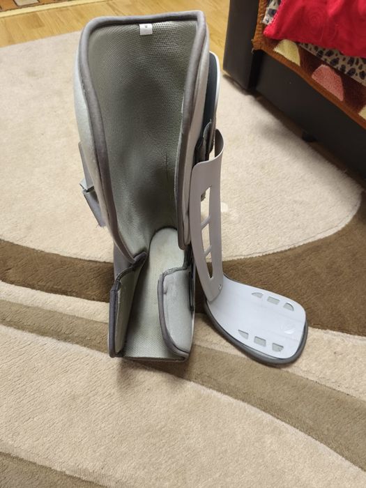 Cizmă ortopedică Breg Genesis Walker – Ca nouă – 500 lei