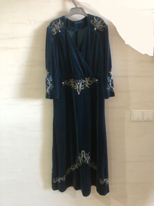 Продам новые платья и кажекей