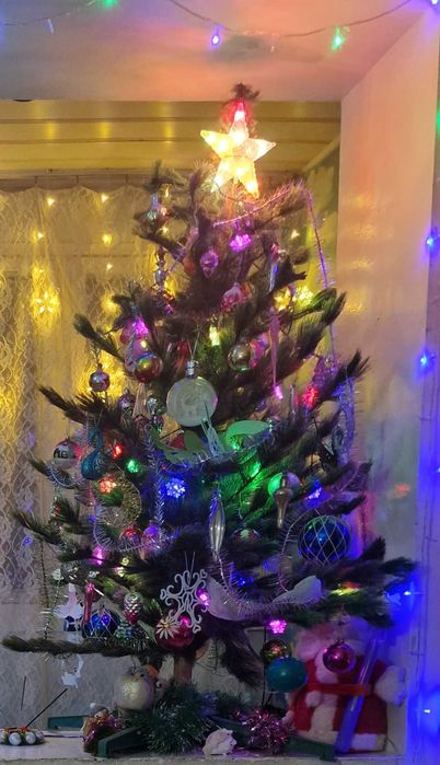 Ёлка искусственная.