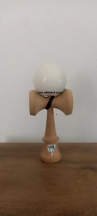 Kendama krom pop albă (mai multe informații în descriere) [cumpărată]